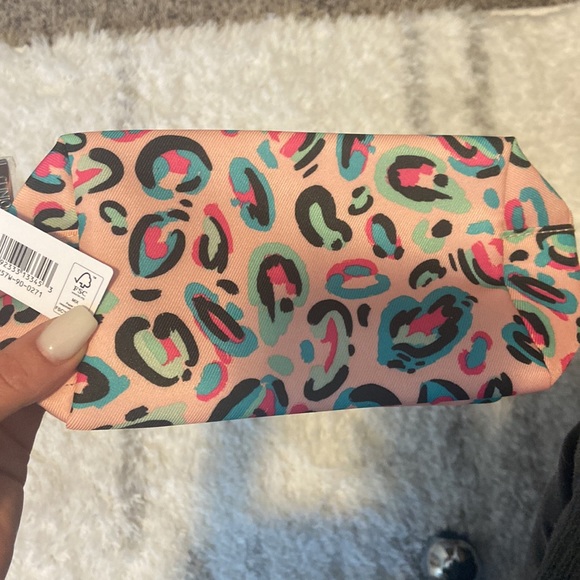 Clinique makeup bag and samples - Picture 5 of 7